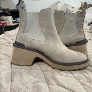 Sorel Women's Chelsea Boots in Cream 3 inch heal